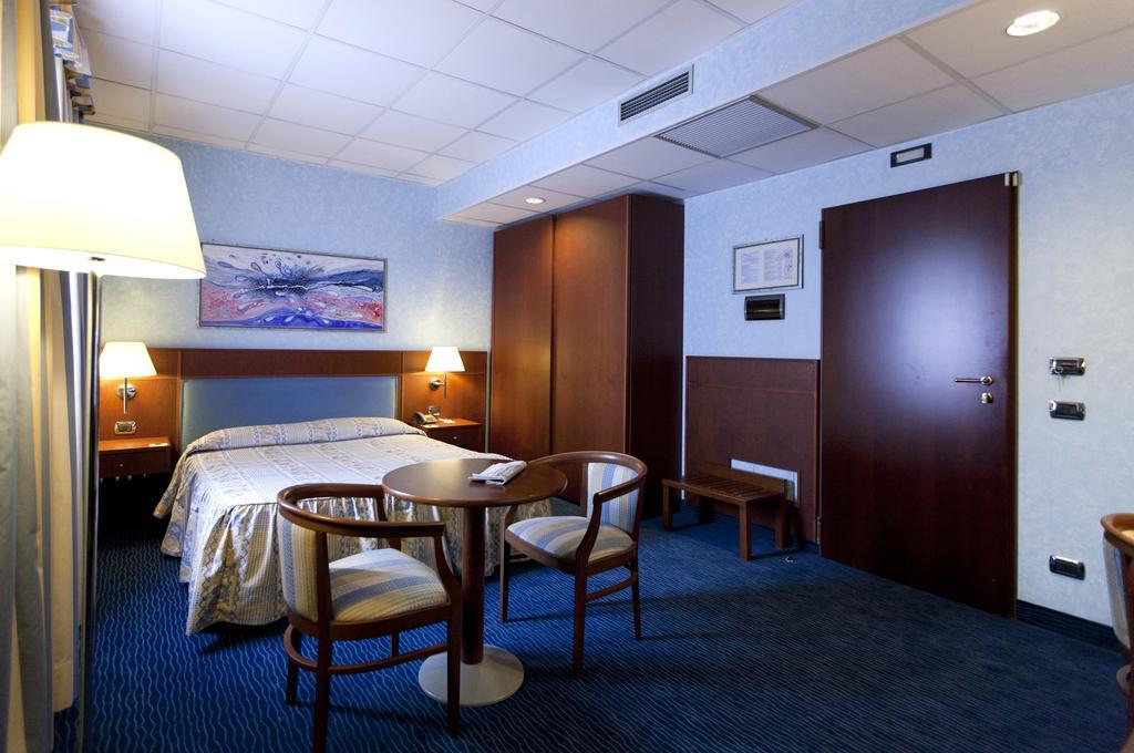 פורדנונה Palace Hotel Moderno חדר תמונה
