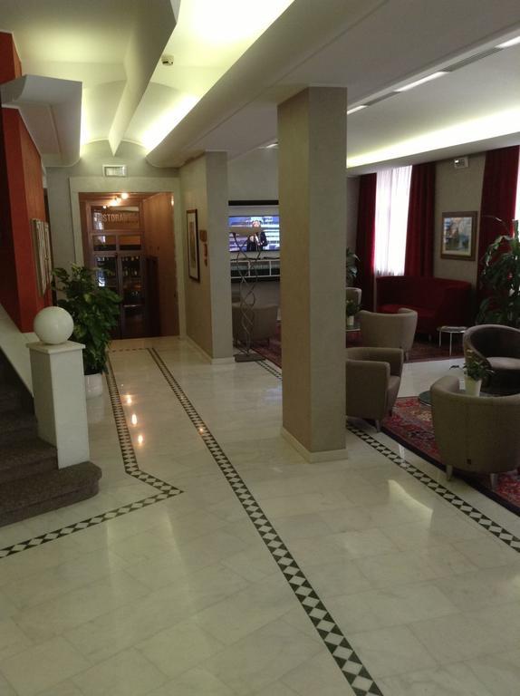 פורדנונה Palace Hotel Moderno מראה חיצוני תמונה