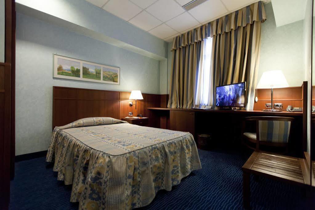פורדנונה Palace Hotel Moderno מראה חיצוני תמונה