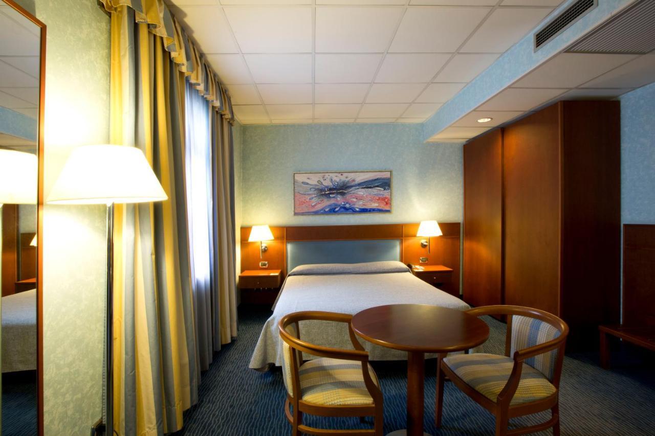 פורדנונה Palace Hotel Moderno מראה חיצוני תמונה