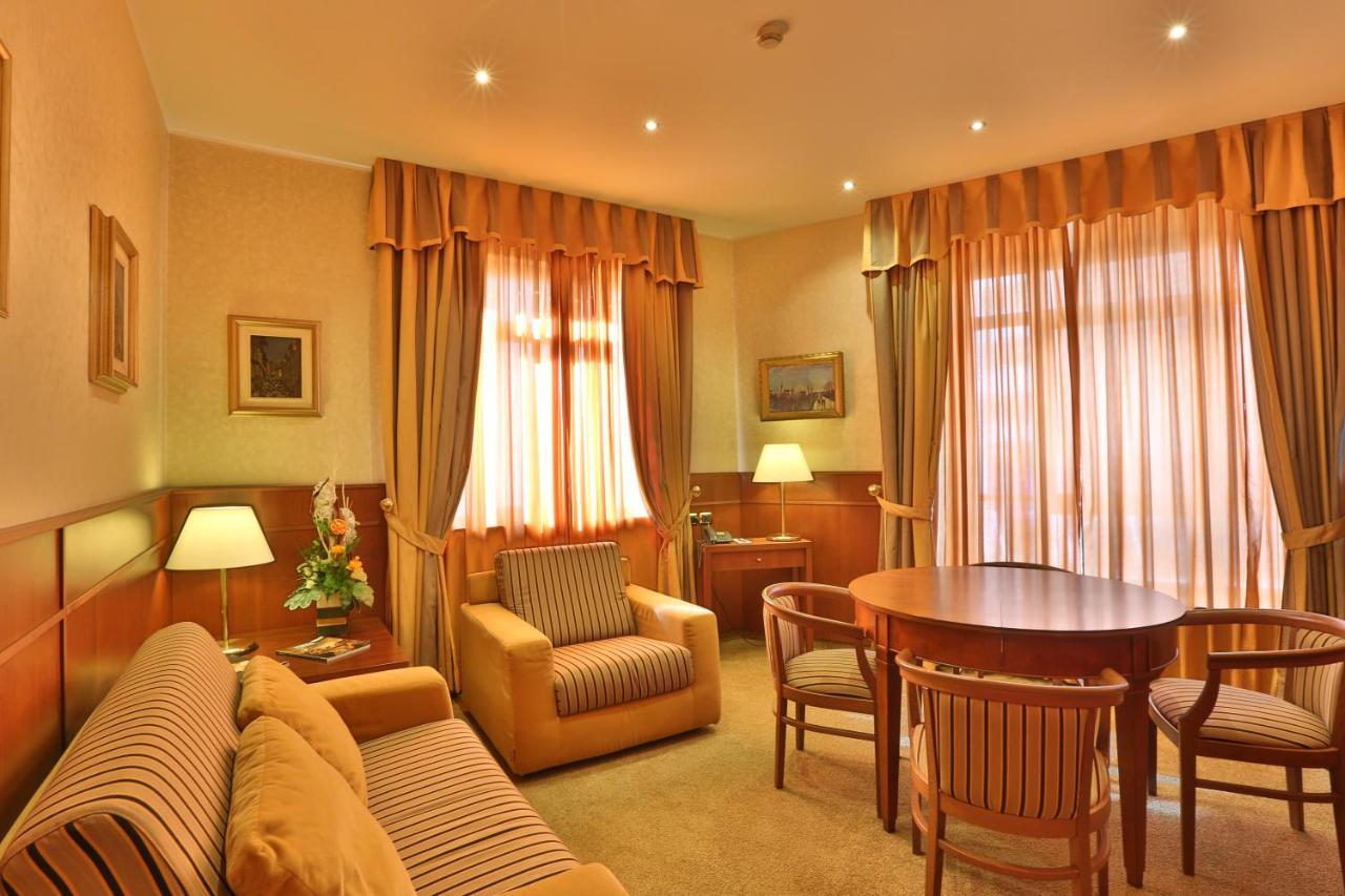 פורדנונה Palace Hotel Moderno מראה חיצוני תמונה
