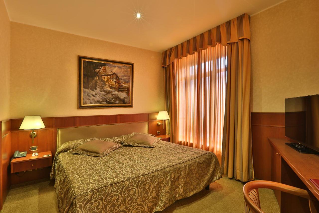 פורדנונה Palace Hotel Moderno מראה חיצוני תמונה