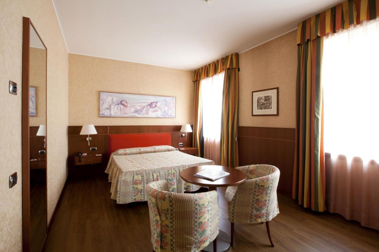 פורדנונה Palace Hotel Moderno מראה חיצוני תמונה