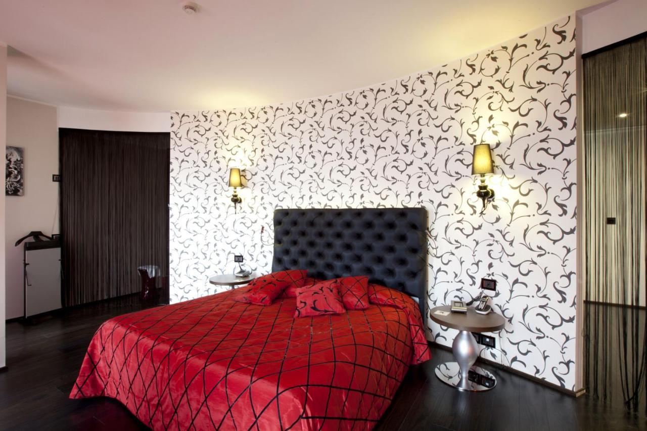 פורדנונה Palace Hotel Moderno מראה חיצוני תמונה